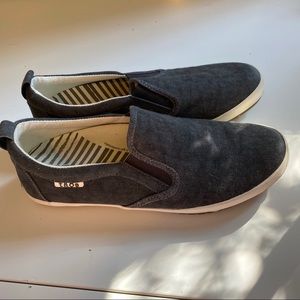 Like new Taos Gray Slip On sneakers!